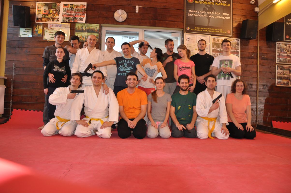 Trageri în poligon și Apărarea amenințărilor cu Pistolul