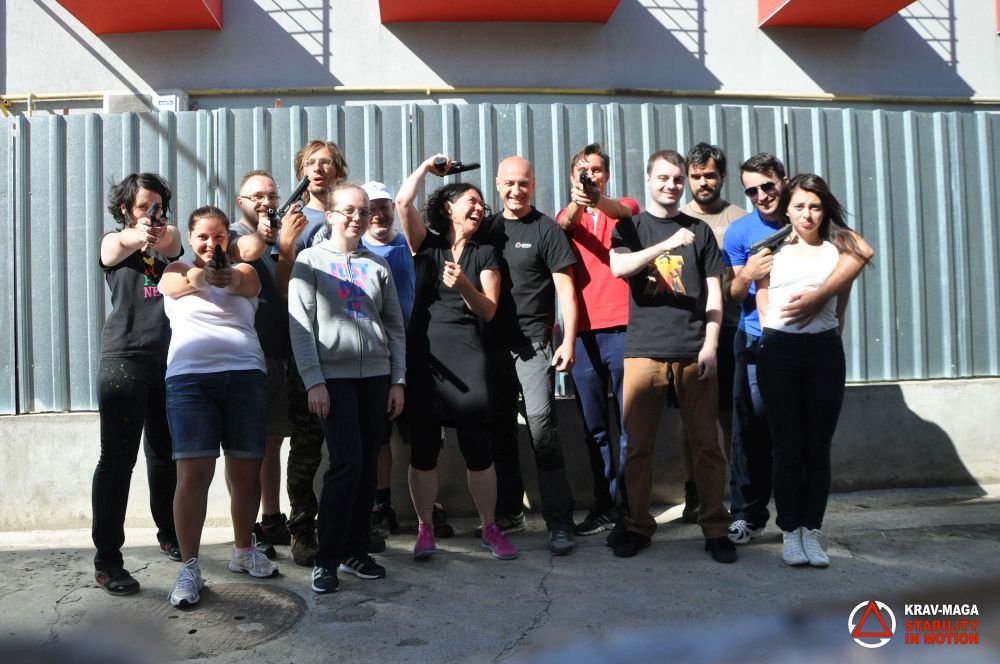 Trageri în poligon și apărarea amenințărilor cu pistolul