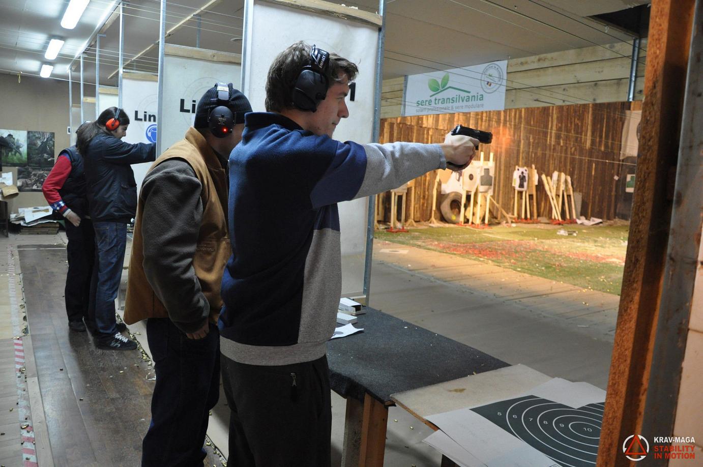 Trageri în poligon și apărarea amenințărilor cu pistolul