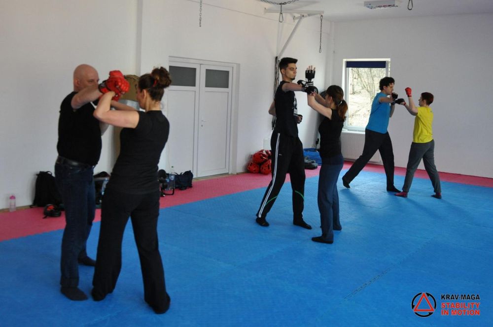 Curs de Autoapărare şi de Creştere a Încrederii în Sine