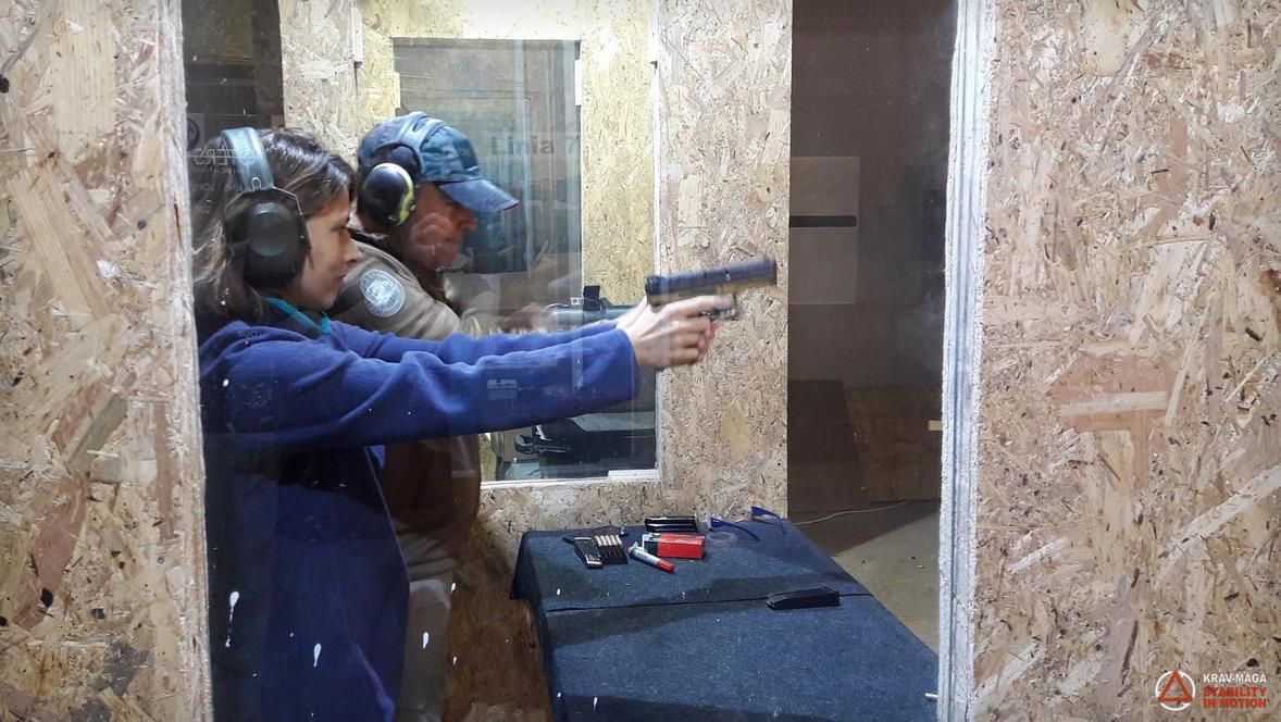 Trageri în poligon și apărarea amenințărilor cu pistolul