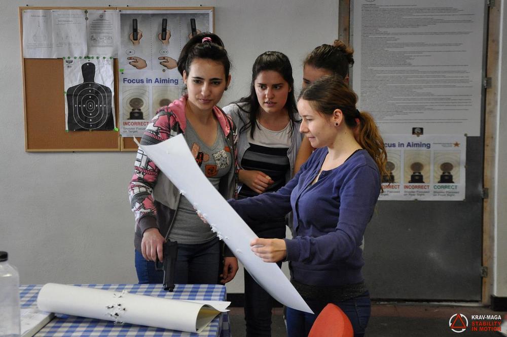 Trageri în poligon și apărarea amenințărilor cu pistolul