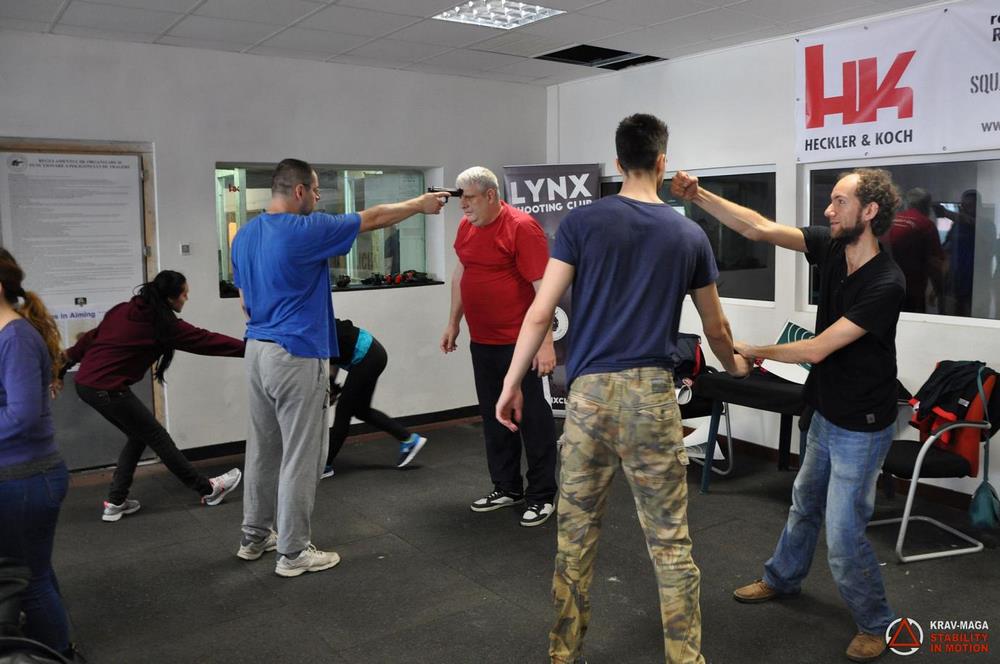 Trageri în poligon și apărarea amenințărilor cu pistolul