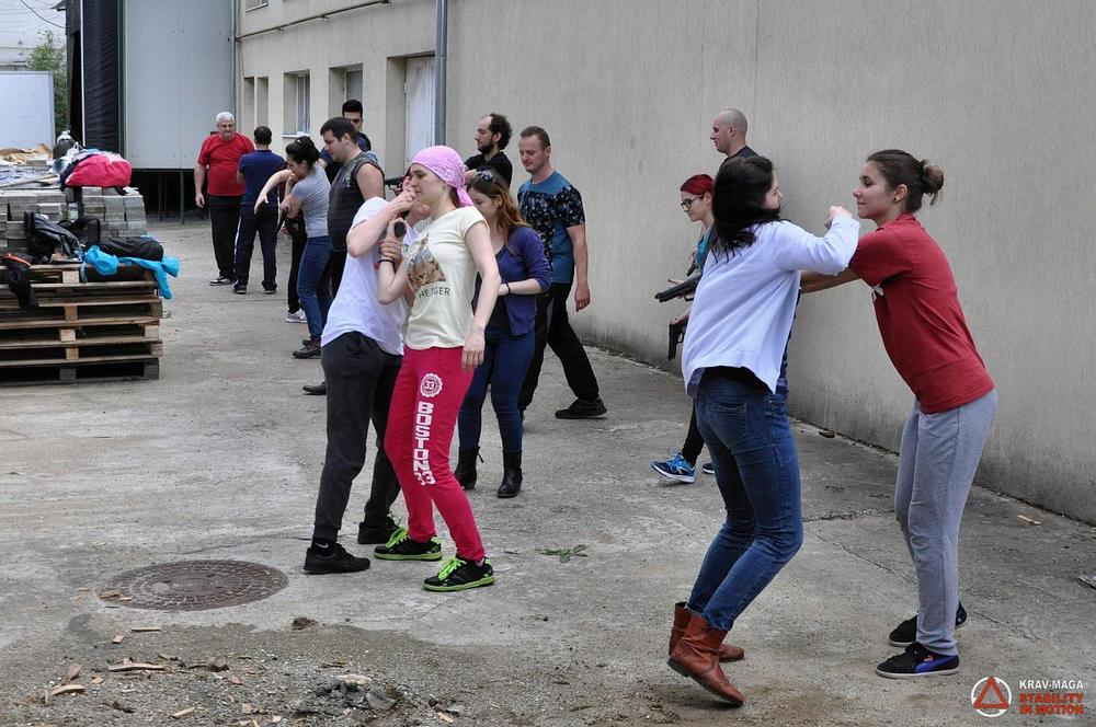 Trageri în poligon și apărarea amenințărilor cu pistolul