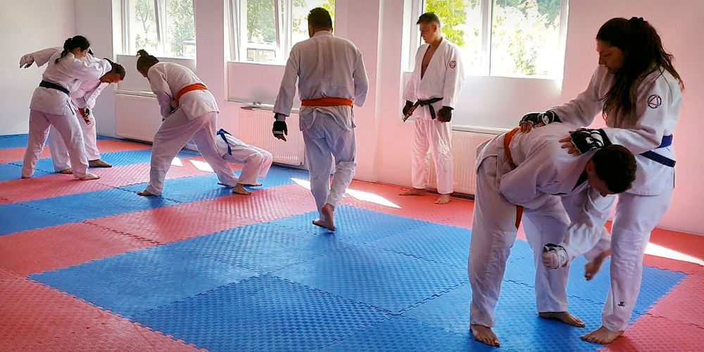 Antrenează-te în lupte cu stres și miză mică