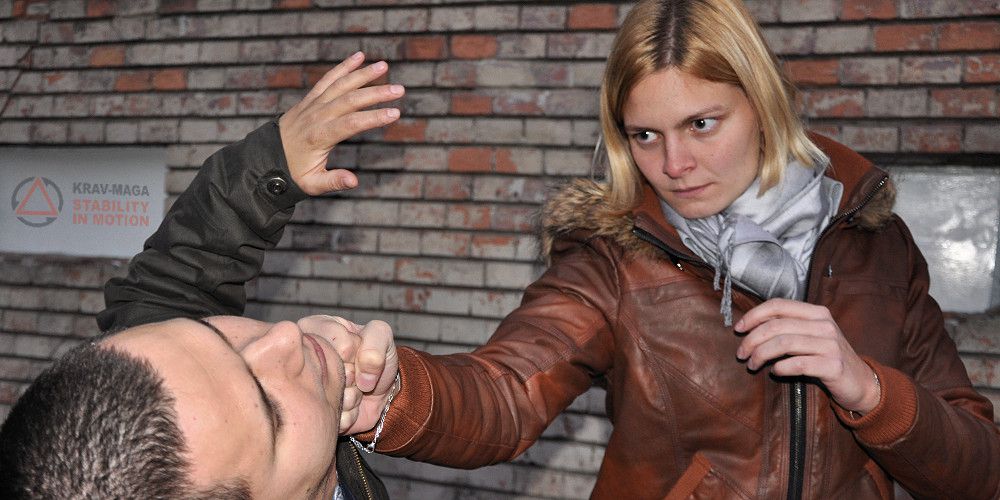 Autoapărarea nu ar trebui să fie necesară. Însă este!