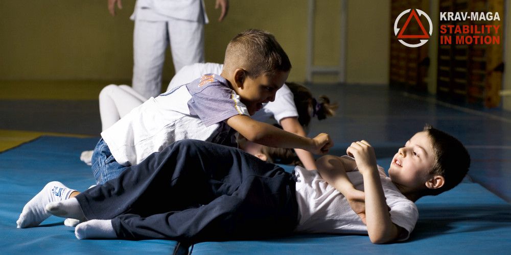 Cum să educăm copii puternici și stabili emoțional