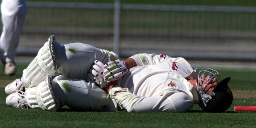 Eficiența devastatoare a unei simple lovituri la testicule