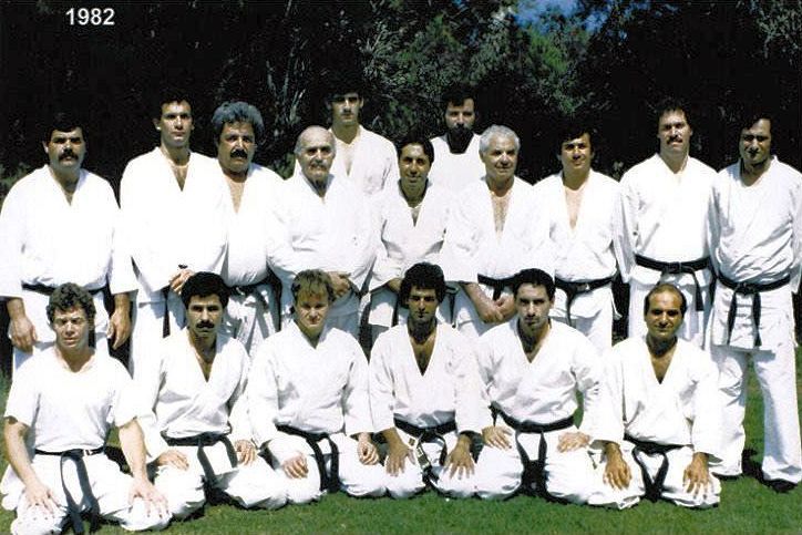 Imi Lichtenfeld împreună cu elevii lui, în kimono